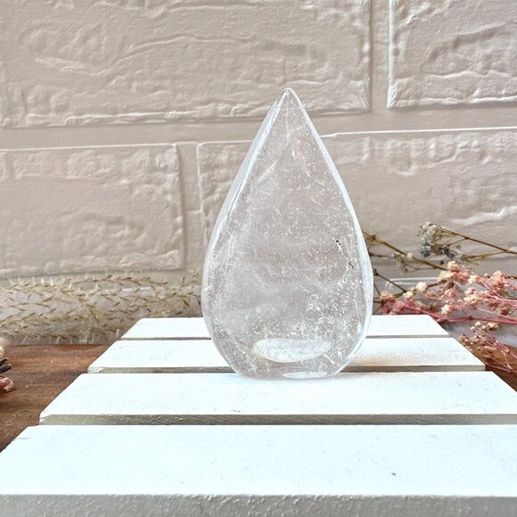 Gorgeous Small Clear Quartz Water Droplet | Clear Quartz Flame - Picture 1 of 10